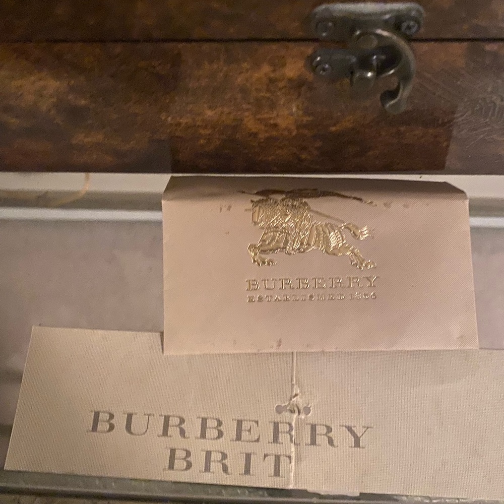 Burberry Britt quilted jacket . Tan with hang bag